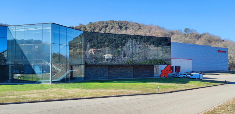 Clientes Satisfechos: Alzamora Group